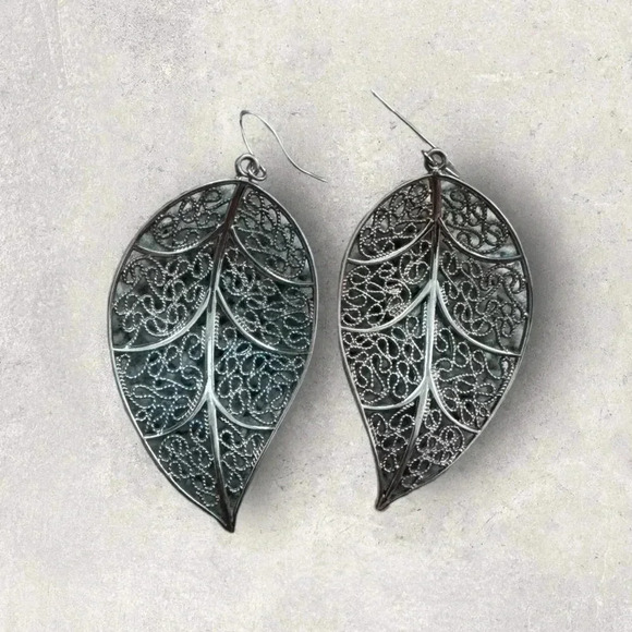 NWT 2” Silver Tone Leaf Charm Earrings - Blue/Green Leaf - Dangle - Picture 4 of 6